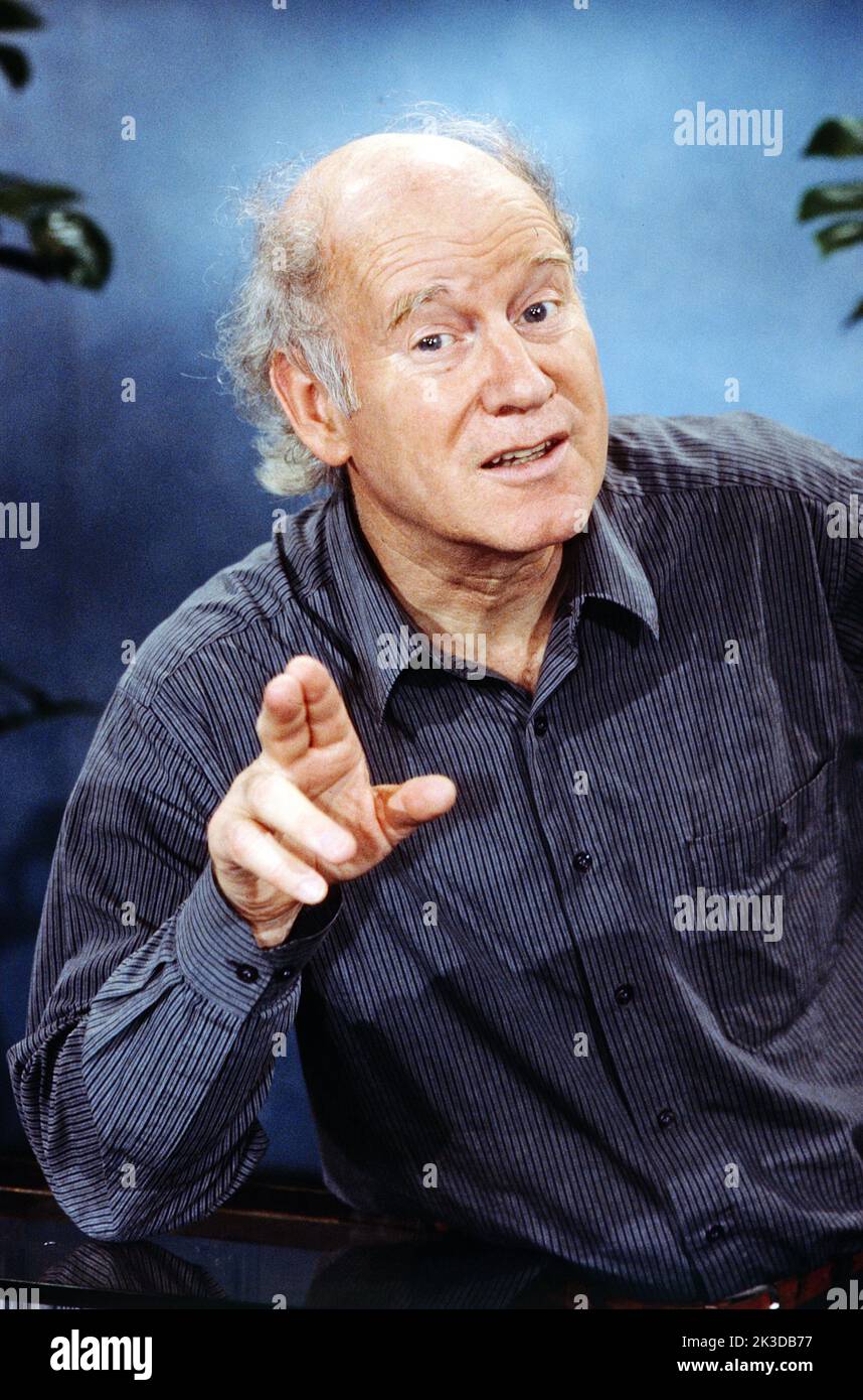 Franz Hohler, Schweizer Kabarettist, Liedermacher und Schriftsteller, Portrait, Deutschland, 1998. Franz Hohler, artiste de cabaret suisse, écrivain et compositeur, portrait, Allemagne, 1998. Banque D'Images
