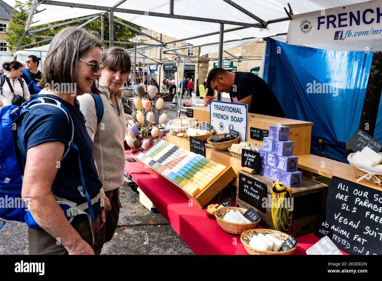 Savon artisanal français traditionnel dans un marché de Bakewell, Derbyshire, Royaume-Uni Banque D'Images