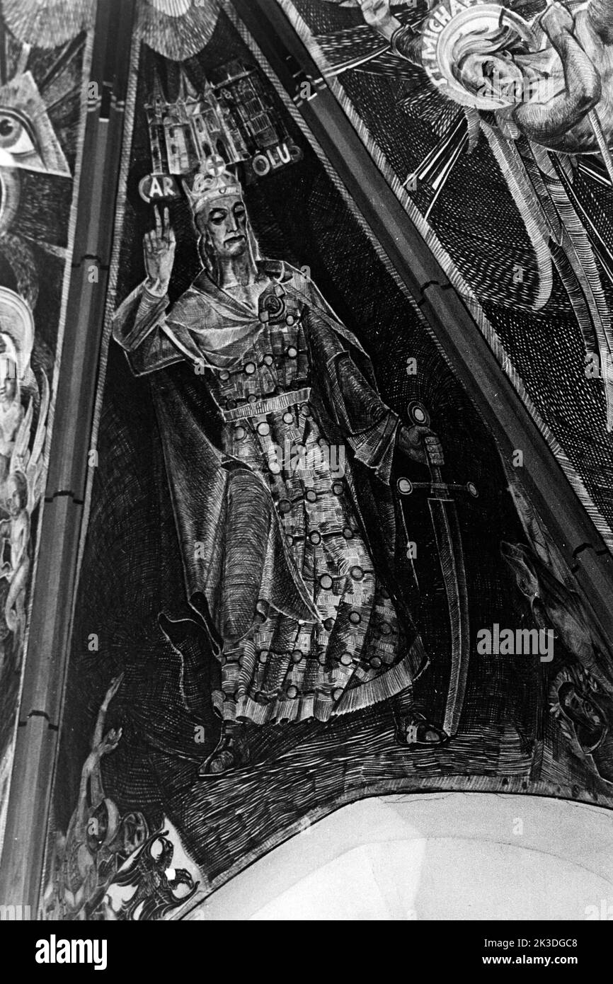 Fresken von Ernst Jansen-Winkeln in der Kirche Sankt Stephanus in Sistig BEI Kall in der Eifel, 1952 - Fresko Karls des Großen. Peintures en plein air d'Ernst Jansen-Winkeln à l'église Saint Stephan de Sistig près de Kall, région d'Eifel, 1952 - peinture Fresco de Charlemagne. Banque D'Images