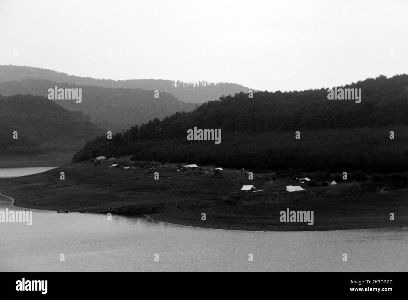 Camping am Rurstausee, 1952. Camping dans le secteur du réservoir de Rur, 1952. Banque D'Images Camping am Rurstausee, 1952. Camping dans le secteur du réservoir de Rur, 1952. Banque D'Images