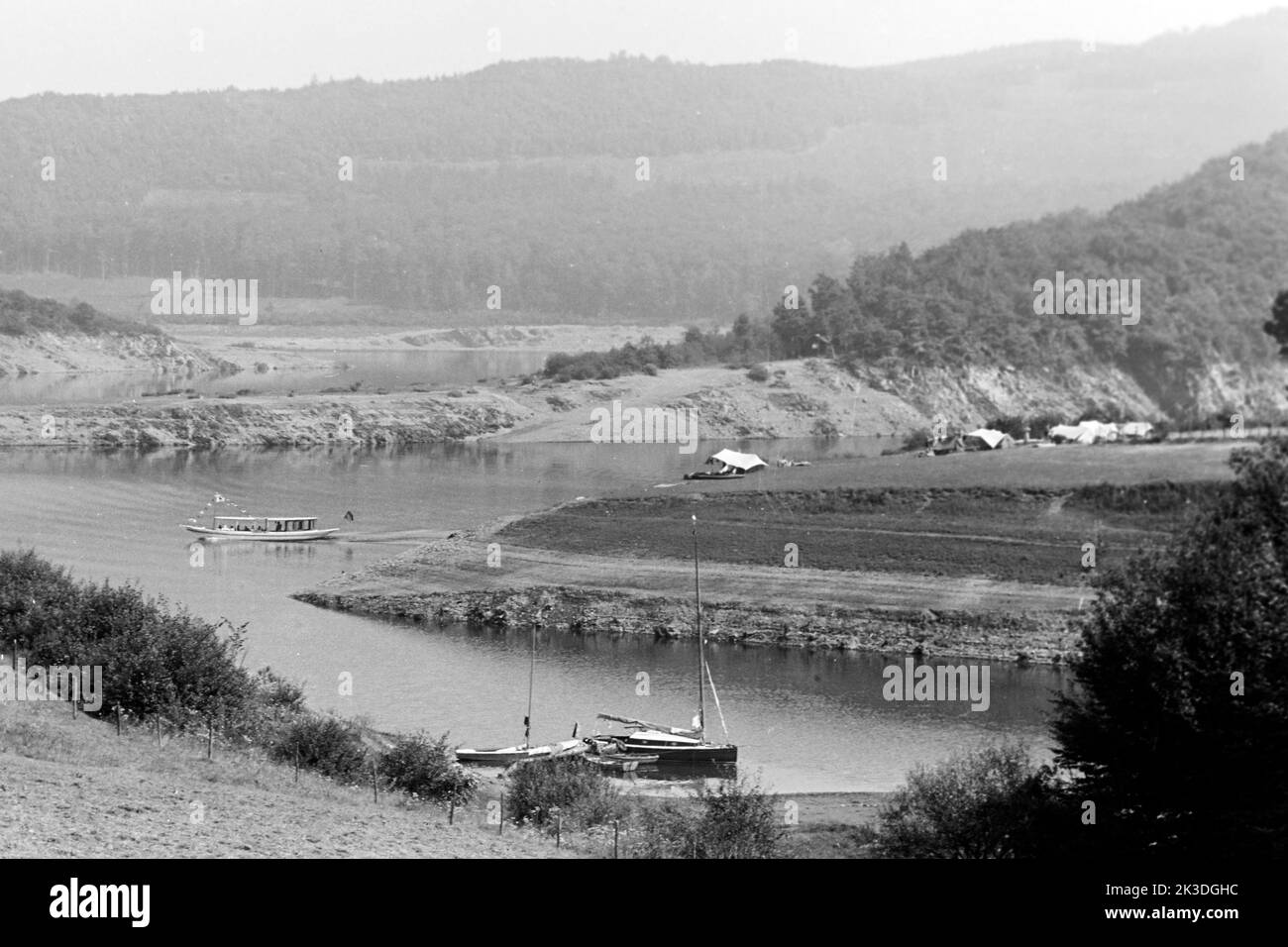 Camping am Rurstausee, 1952. Camping dans le secteur du réservoir de Rur, 1952. Banque D'Images Camping am Rurstausee, 1952. Camping dans le secteur du réservoir de Rur, 1952. Banque D'Images