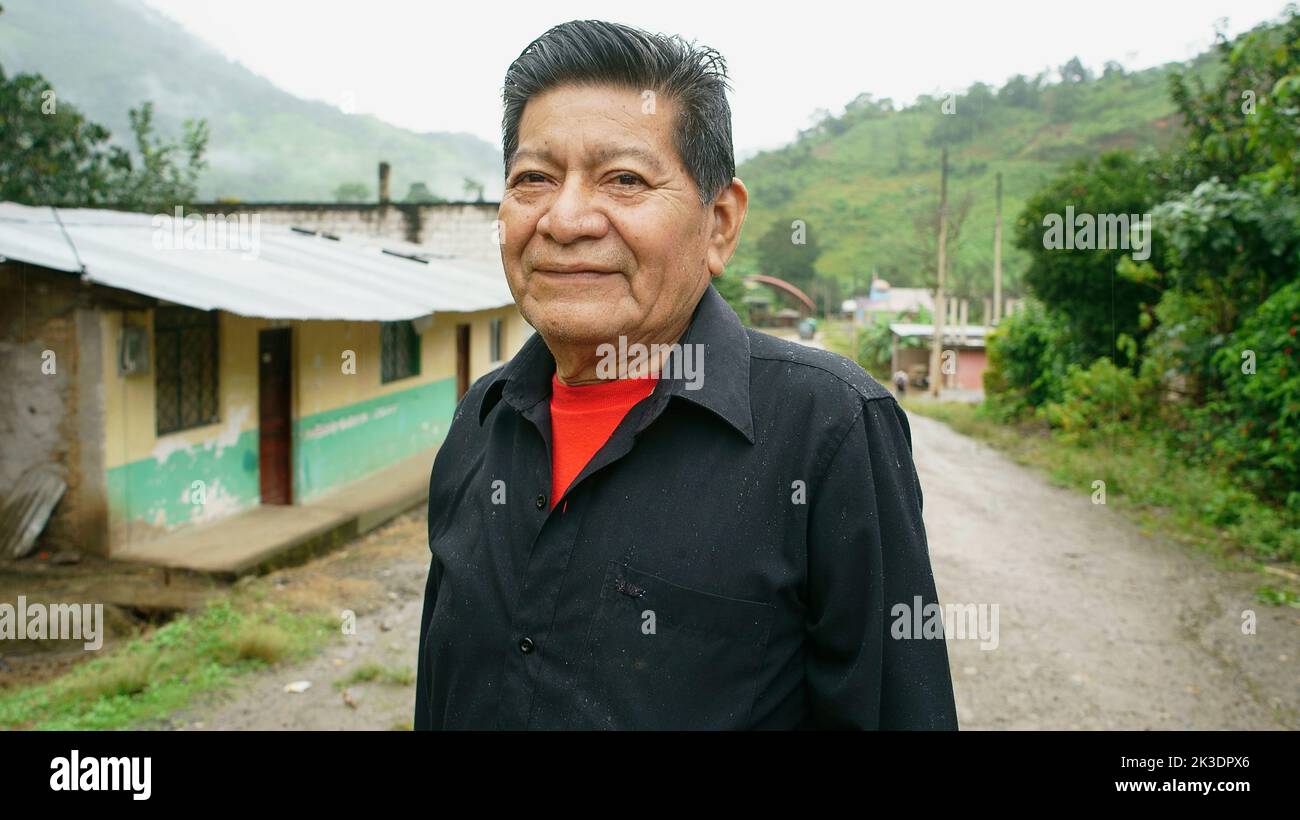 highland Equateur, dans le village d'Isimanchi, le dentiste local, Don Julian. Banque D'Images