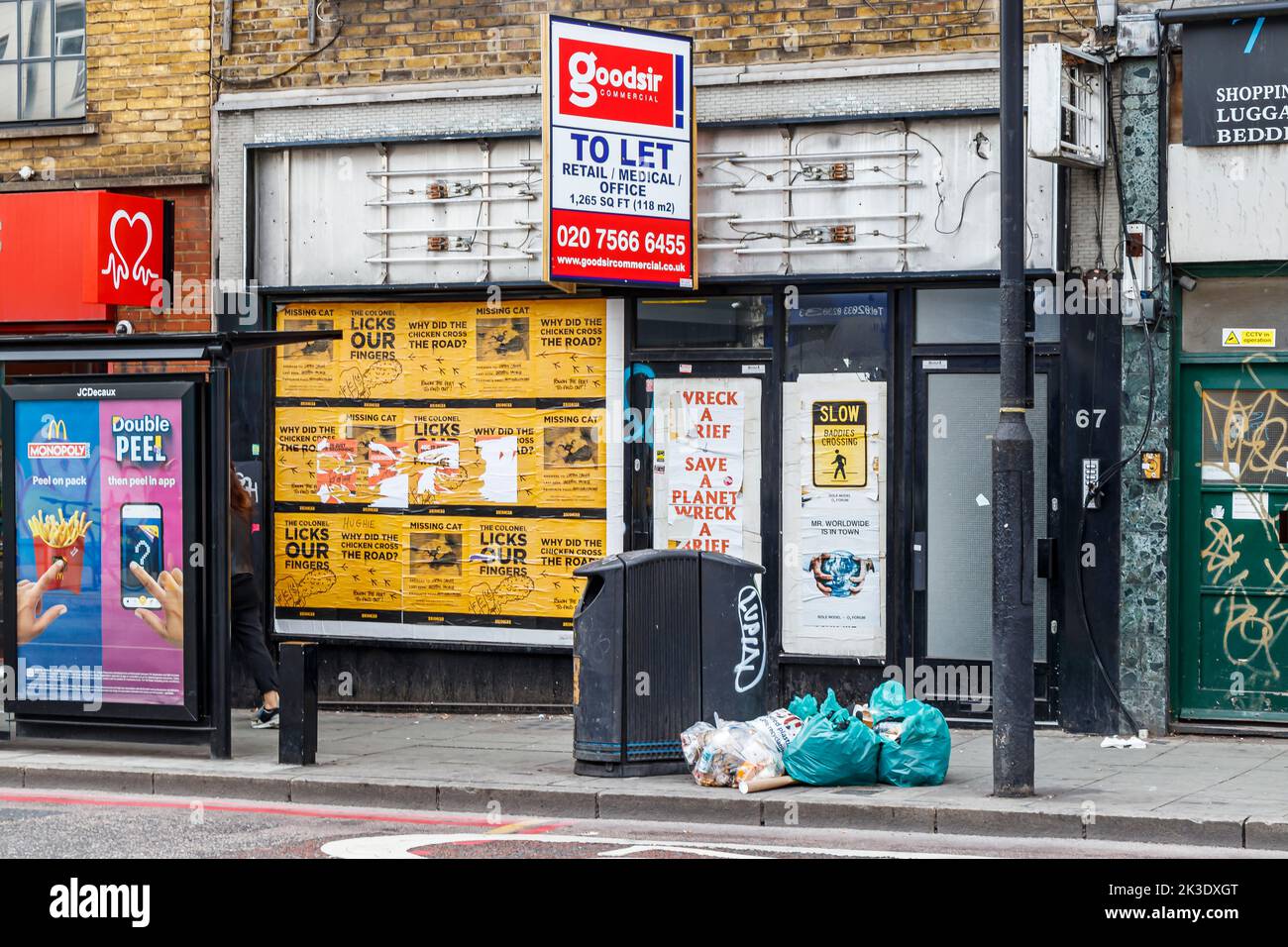 Propriétés de vente au détail fermées ou à laisser, Camden High Street, Londres, Royaume-Uni Banque D'Images