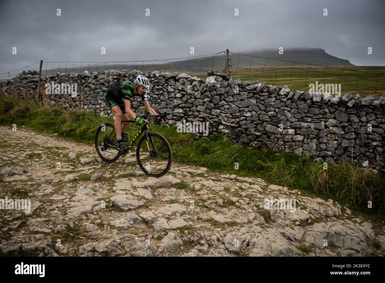 Rob Jebb, Hope Factory Racing team, gagnant du cyclocross 2022 3 Peaks, Horton à Ribblesdale, Yorkshire Dales, Royaume-Uni. Banque D'Images