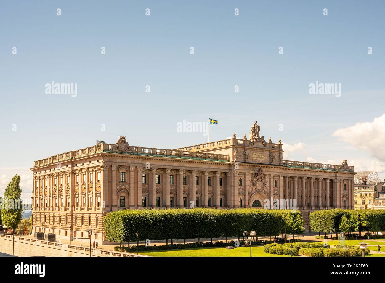 STOCKHOLM, SUÈDE - 31 JUILLET 2022 : vue sur le bâtiment du Parlement depuis le palais royal. Banque D'Images