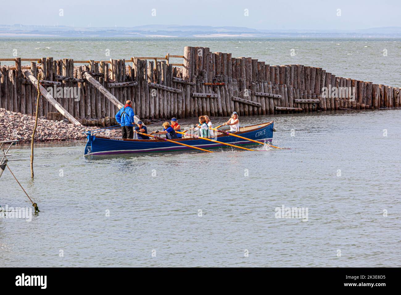 Les membres du Porlock Weir Pilot Gig Club qui part du port de Circe, sur la côte nord d'Exmoor, Porlock Weir, Somerset, Royaume-Uni Banque D'Images