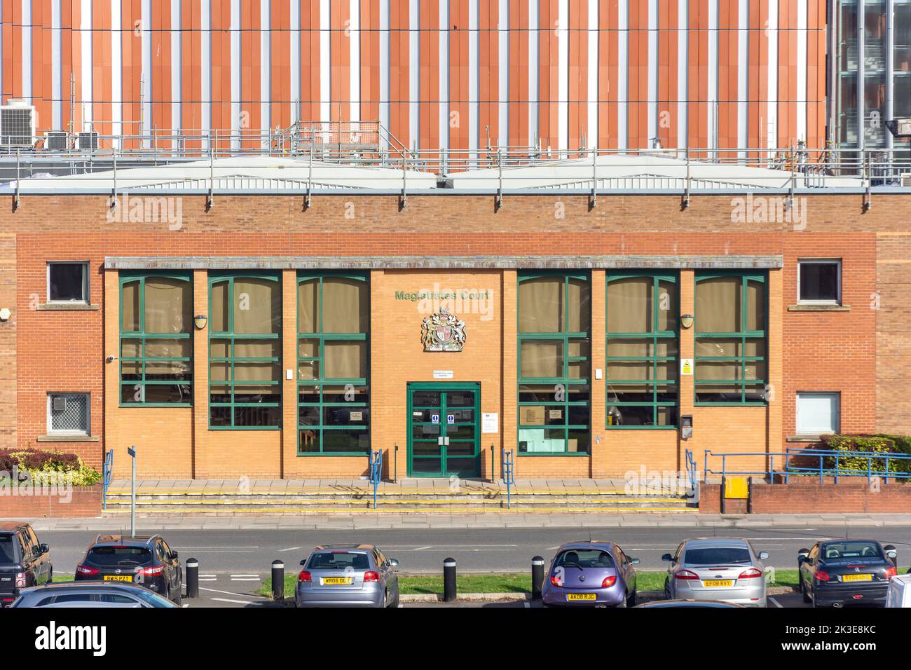 Entrée à Swindon Magistrates' court, Princes Street, Swindon, Wiltshire, Angleterre, Royaume-Uni Banque D'Images