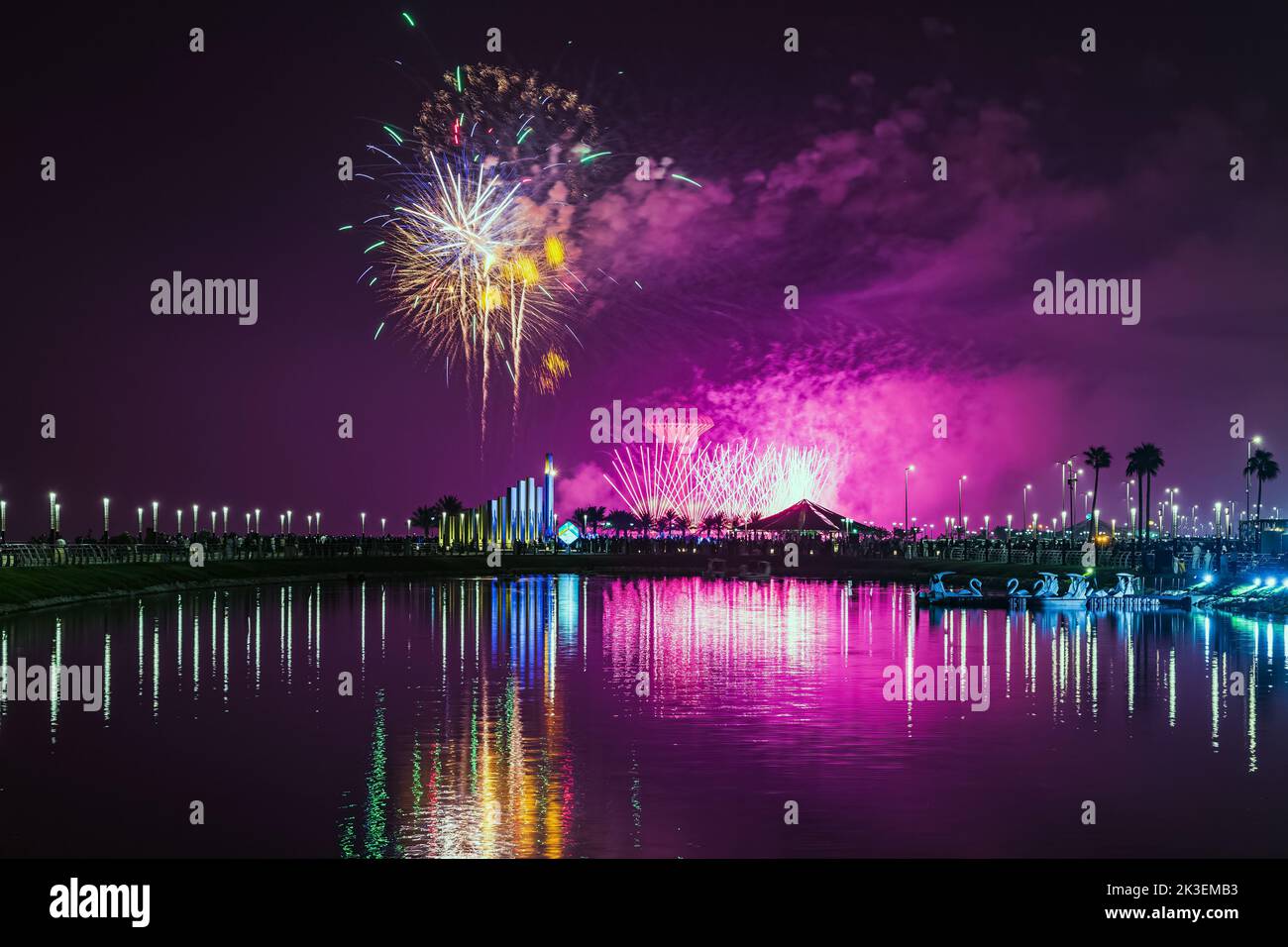Feux d'artifice à Al Khobar, Arabie Saoudite 23 septembre 2022 : Fête nationale du Royaume d'Arabie Saoudite. Banque D'Images