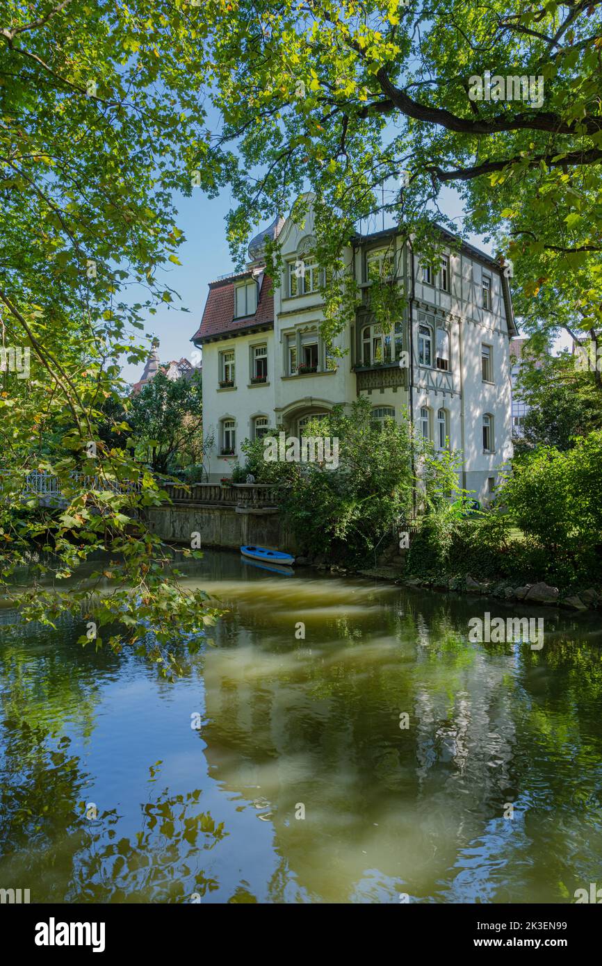 Coins romantiques sur le canal à Esslingen au Neckar. Baden Wuerttemberg, Allemagne, Europe Banque D'Images