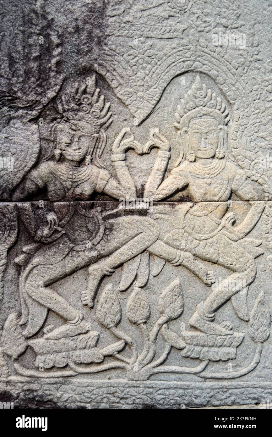 Cambodge. Province de Siem Reap. Le parc archéologique d'Angkor. Temple Banteay Kdei. Sculpture sur bas relief de la danseuse Apsara Banque D'Images