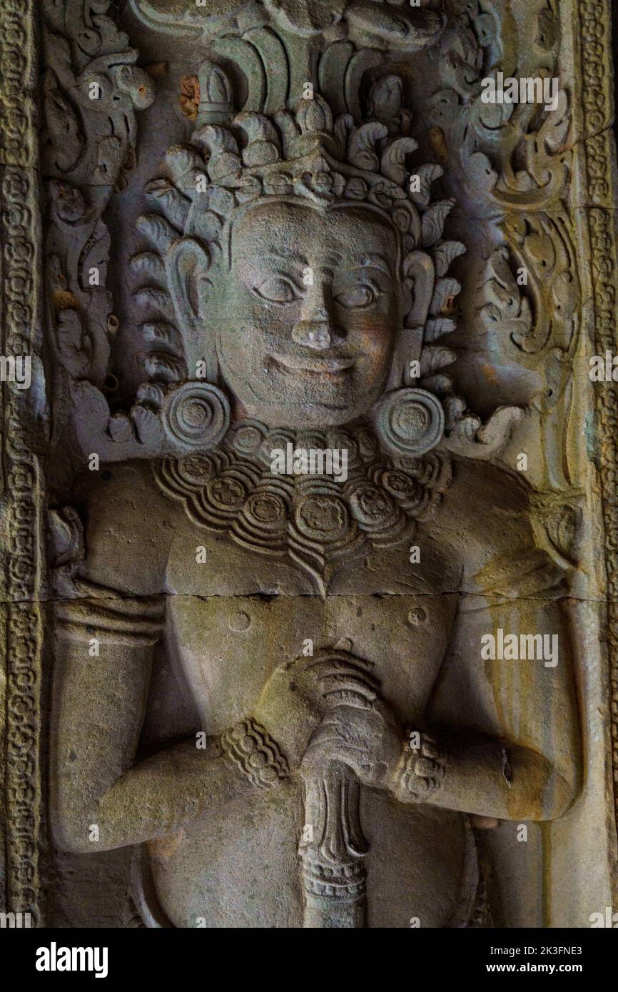 Cambodge. Siem Reap. Le parc archéologique d'Angkor. Une sculpture de bas relief de Deva au temple hindou du 12th siècle de Preah Khan Banque D'Images
