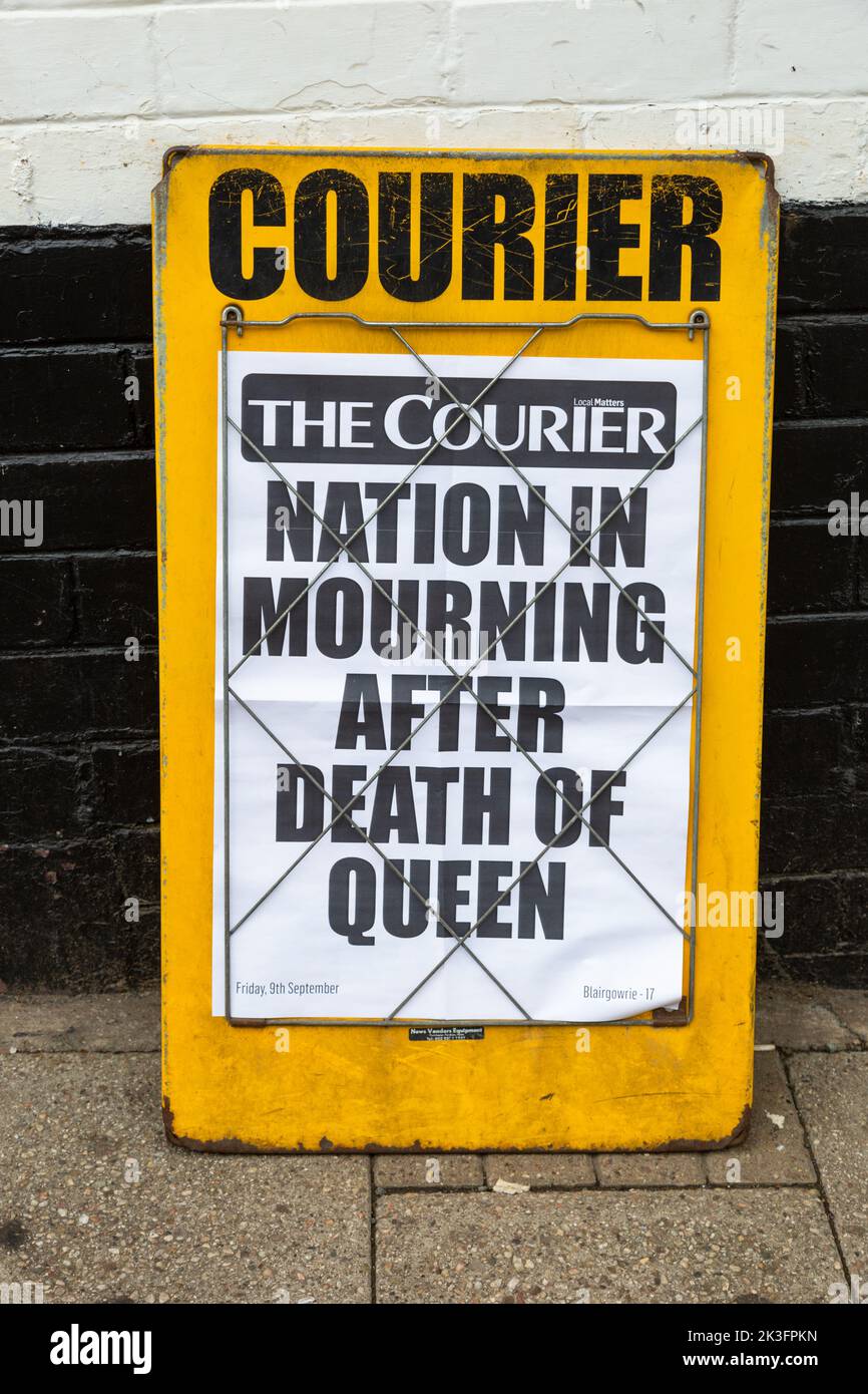 Titre du journal montrant la mort de la reine, 2022 Royaume-Uni Banque D'Images