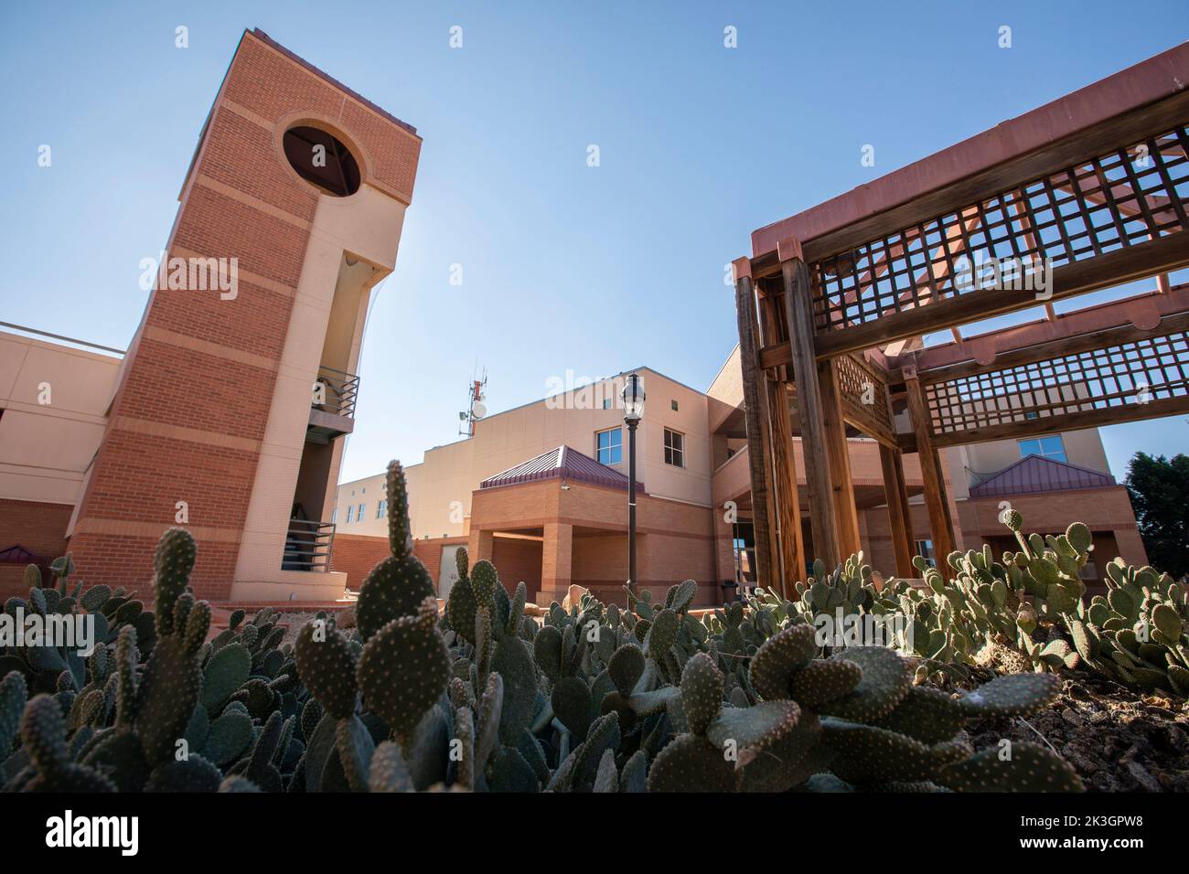 L'après-midi, vue sur l'hôtel de ville public du centre-ville et le centre civique de Glendale, Arizona, États-Unis. Banque D'Images