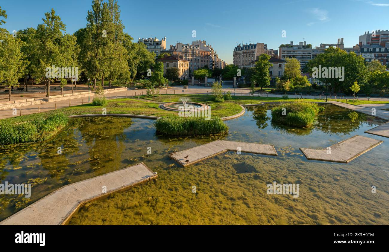 Parc public Georges Brassens rénové à Paris Banque D'Images