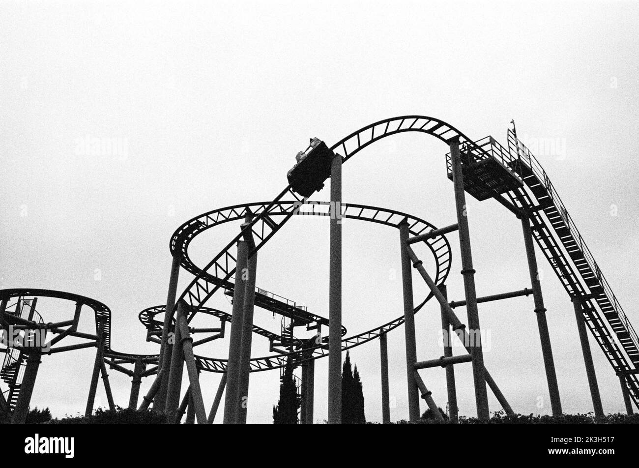 Cobra Rollercoaster, Paultons Park, Ower, Romsey, Hampshire, Angleterre, Royaume-Uni. Banque D'Images