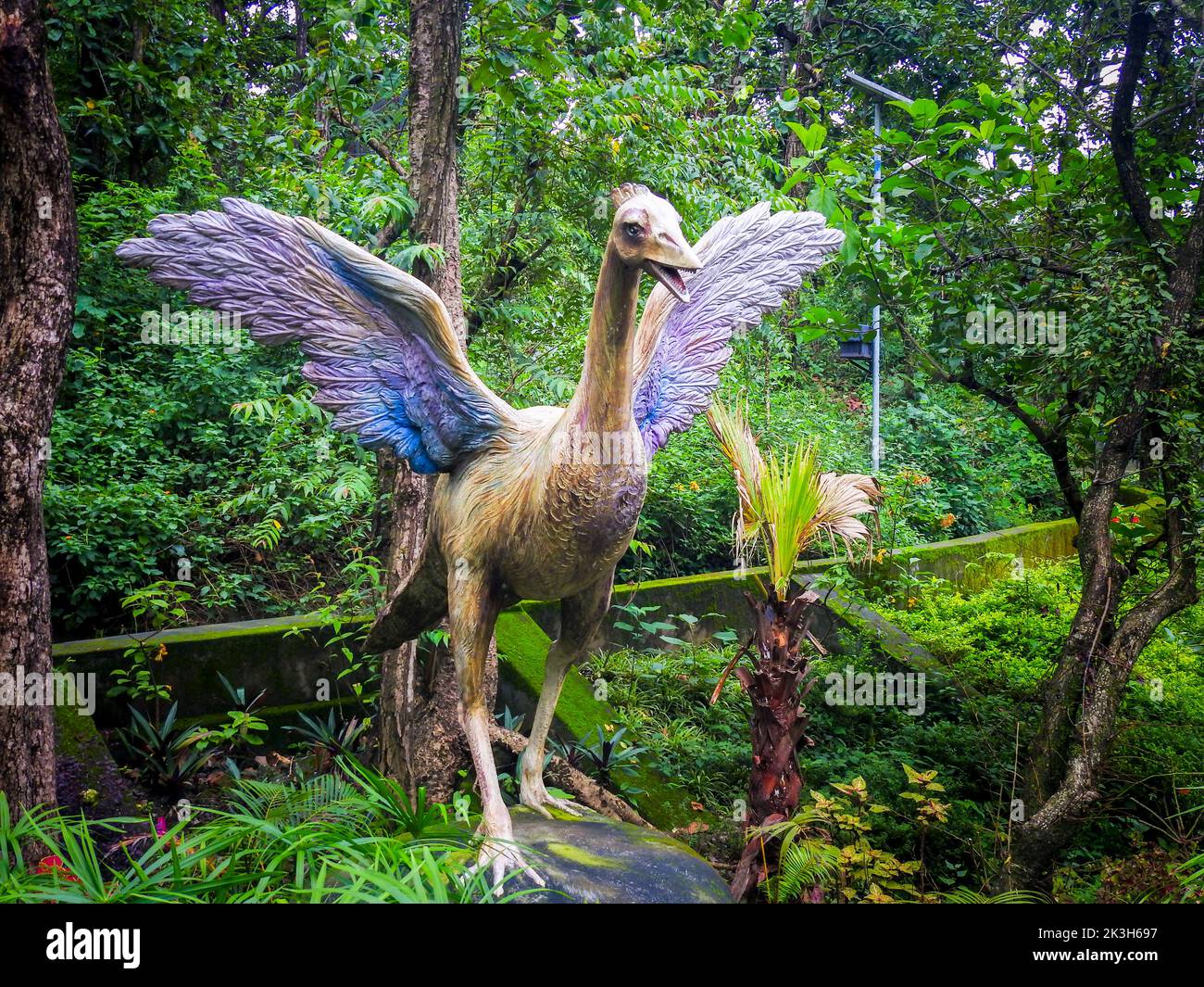 Hippogriff Bird, Une statue de créature mythique au zoo de Dehradun City à Uttarakhand, Inde. Banque D'Images