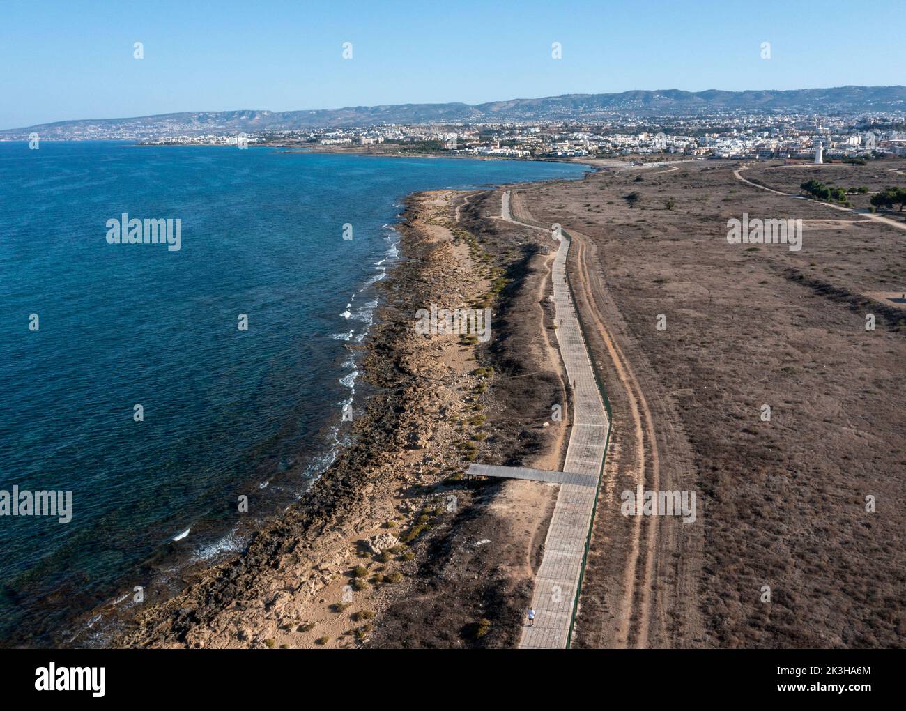 Vue aérienne du sentier côtier de Paphos, Paphos, Chypre. Banque D'Images