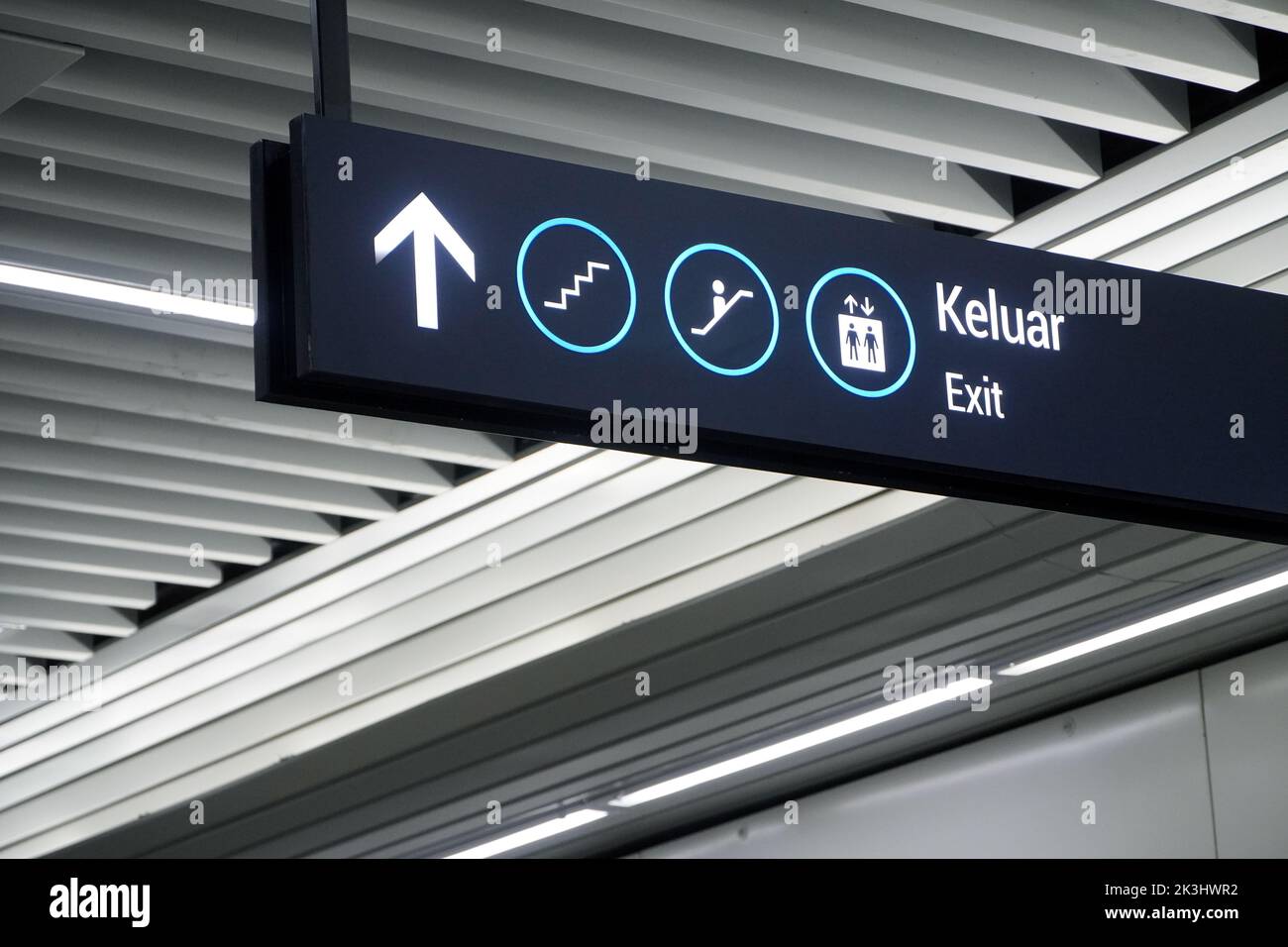 Panneau de sortie à MRT (Mass train Trasport) Station à Jakarta, Indonésie. L'emplacement de la sortie pour les passagers peut utiliser un ascenseur, un ascenseur ou des escaliers. Banque D'Images