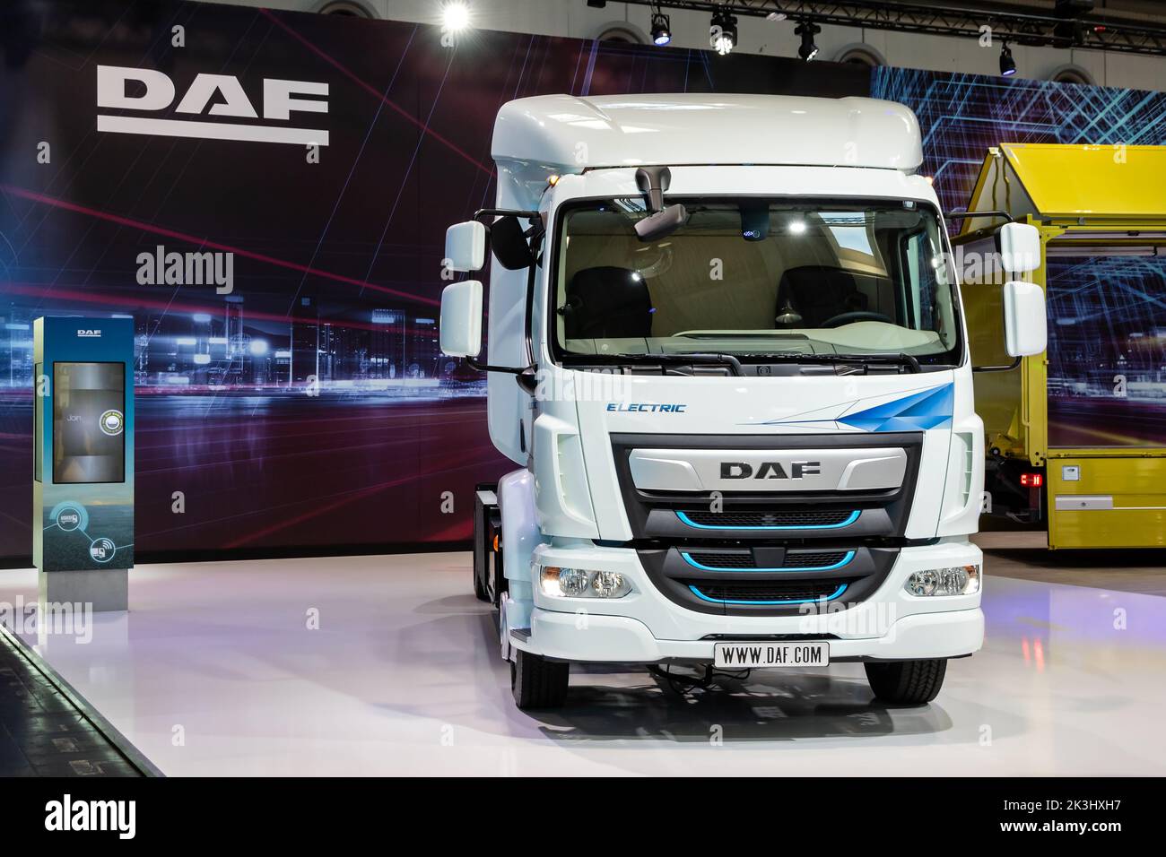 Le camion électrique DAF LF est présenté au salon de l'automobile de transport IAA de Hanovre. Allemagne - 20 septembre 2022 Banque D'Images