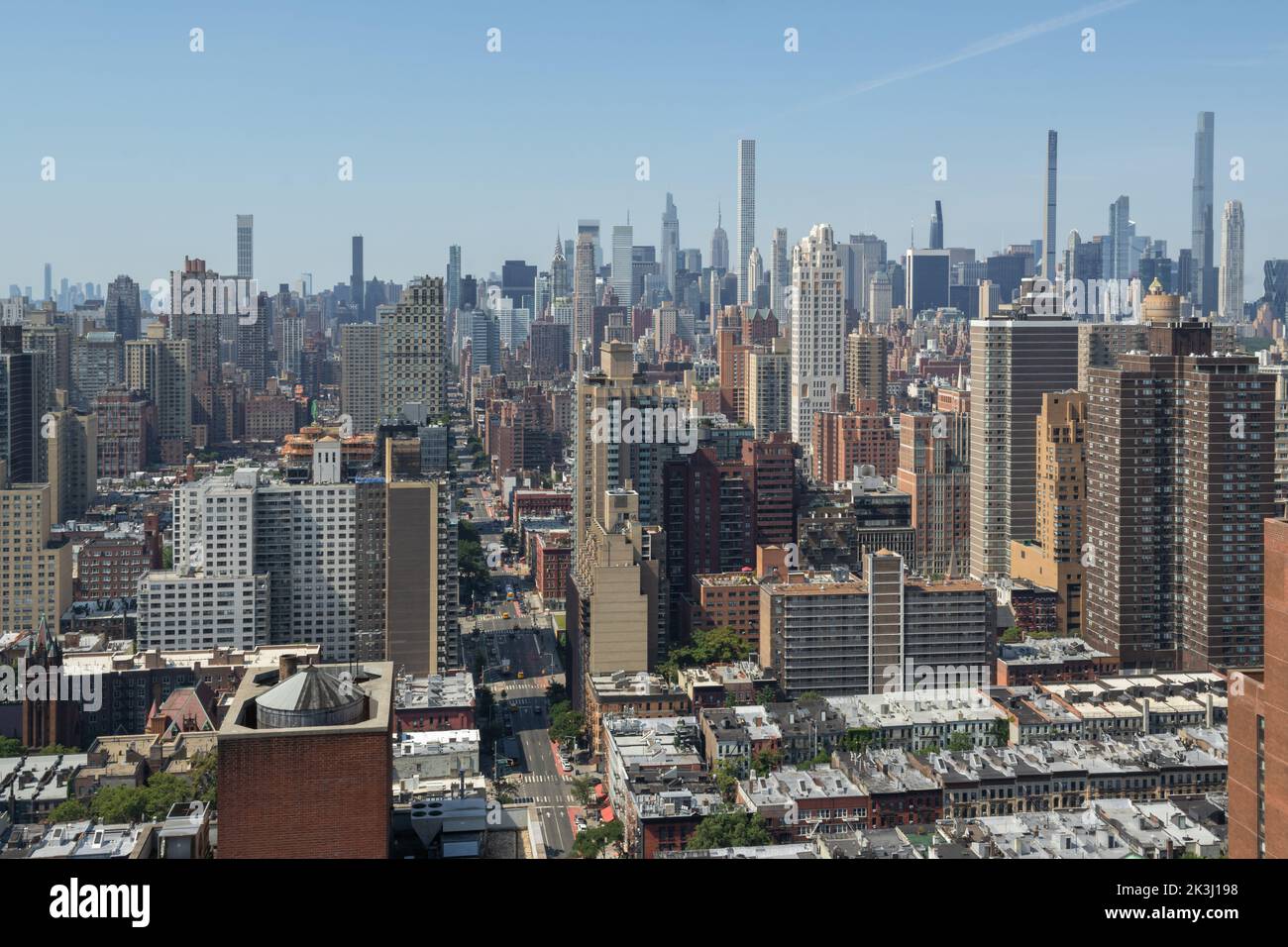 Vue sur la ligne d'horizon de Manhattan et sur les toits depuis l'Upper East Side Banque D'Images