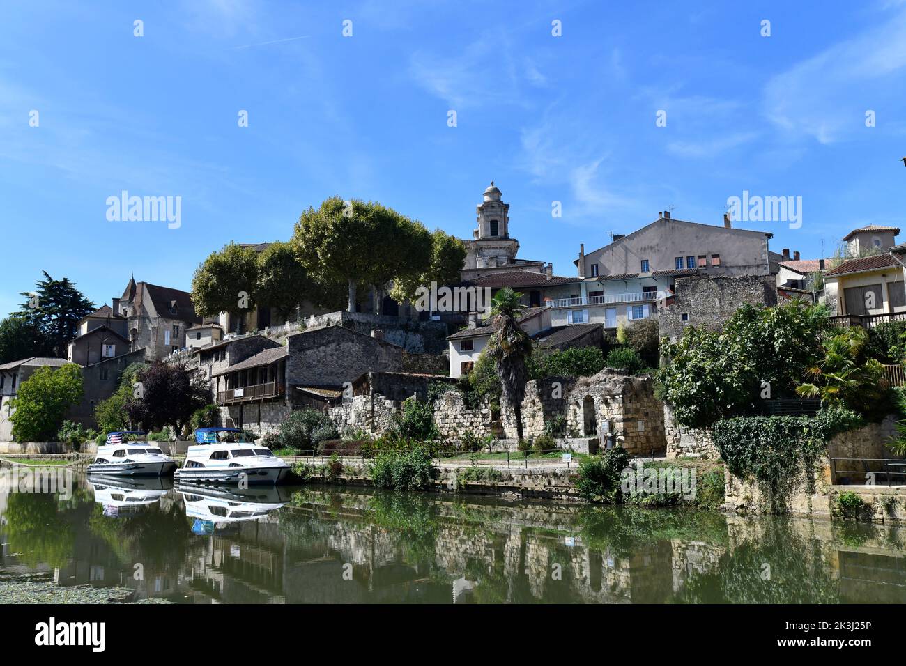 Rivière Baise à Nérac dans le département du Lot-et-Garonne, Sud-Ouest de la France Banque D'Images