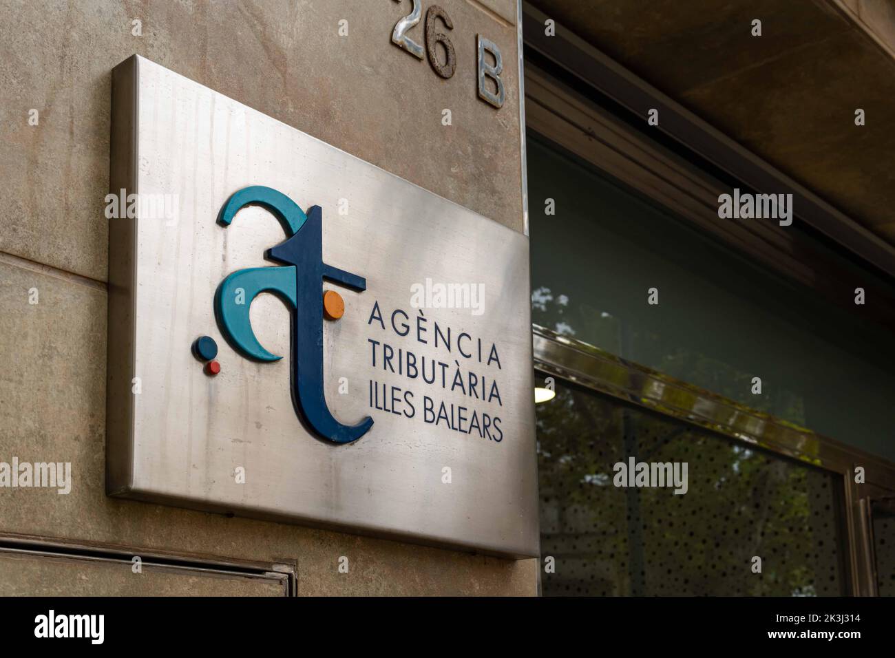 Felanitx, Espagne; septembre 21 2022: Façade principale d'un bureau de paiement des impôts de l'Agence des impôts d'Illes Balears, située dans la ville Majorcan de Felanitx, Spa Banque D'Images