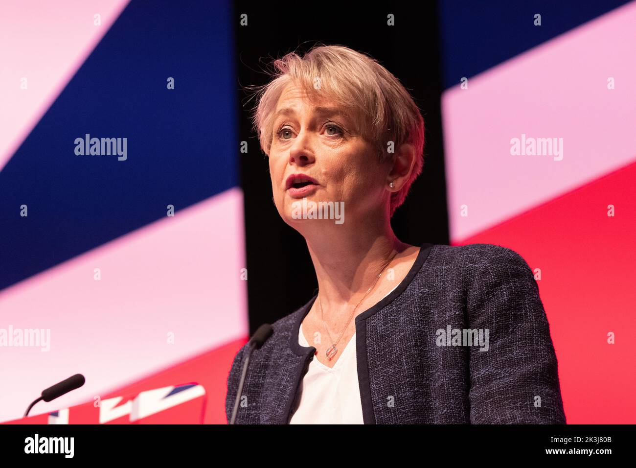 Liverpool, Royaume-Uni. 27th septembre 2022. Yvette Cooper Secrétaire d'État fantôme pour le ministère de l'intérieur à la conférence du travail à Liverpool. Liverpool Kings Dock. Liverpool Royaume-Uni. Photo: gary Roberts/worldwidefeatures.com crédit: GaryRobertschography/Alay Live News Banque D'Images