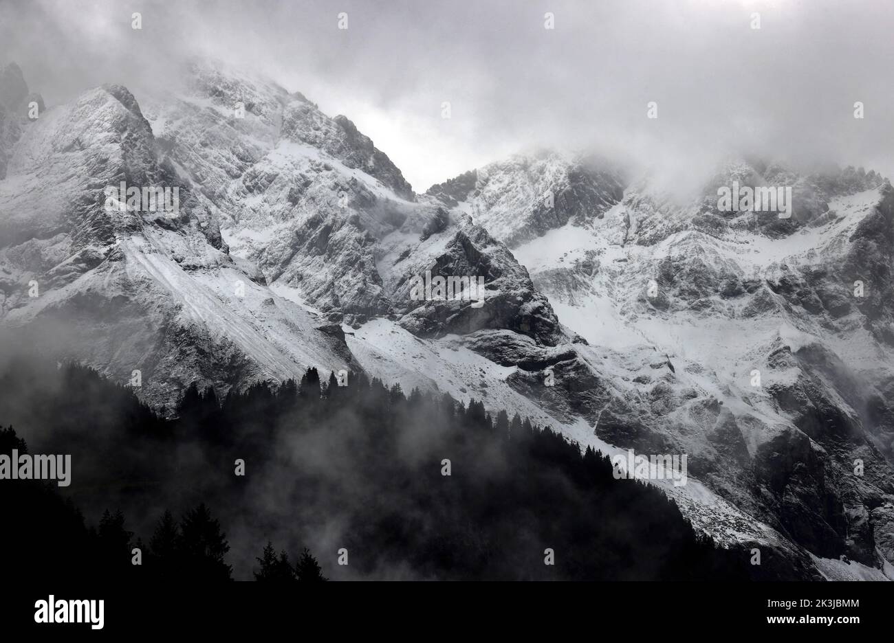 Oberstdorf, Allemagne. 27th septembre 2022. Les Alpes sont couvertes de neige fraîche. Credit: Karl-Josef Hildenbrand/dpa/Alay Live News Banque D'Images