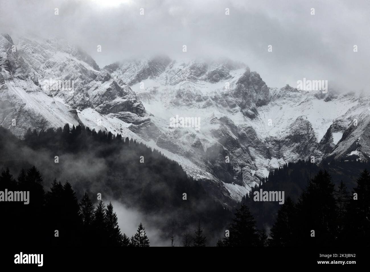 Oberstdorf, Allemagne. 27th septembre 2022. Les Alpes sont couvertes de neige fraîche. Credit: Karl-Josef Hildenbrand/dpa/Alay Live News Banque D'Images