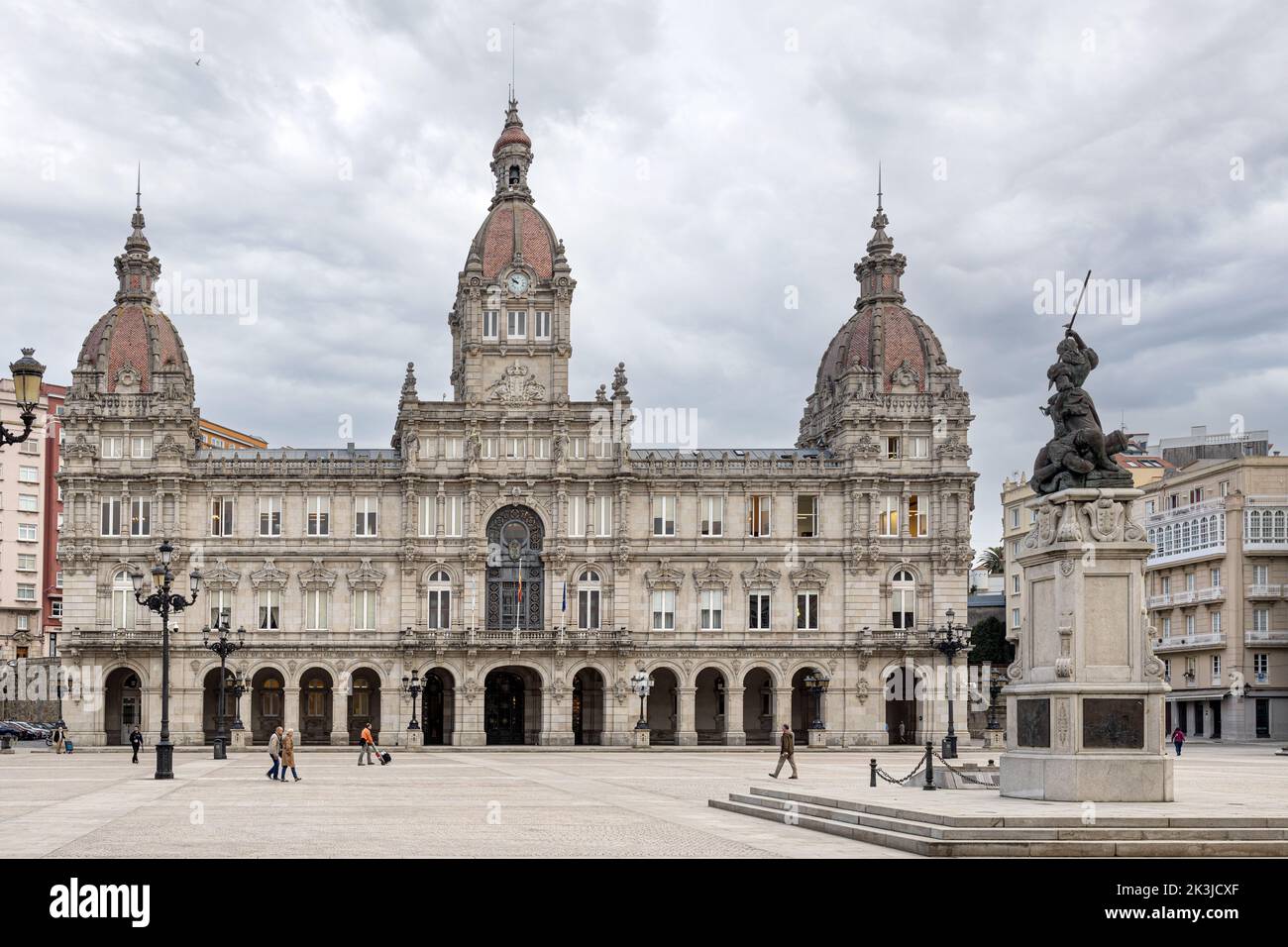 La Coruna, Espagne; 23 septembre 2022 : façade de l'hôtel de ville sur la place Maria Pita à la Coruna, Galice Banque D'Images