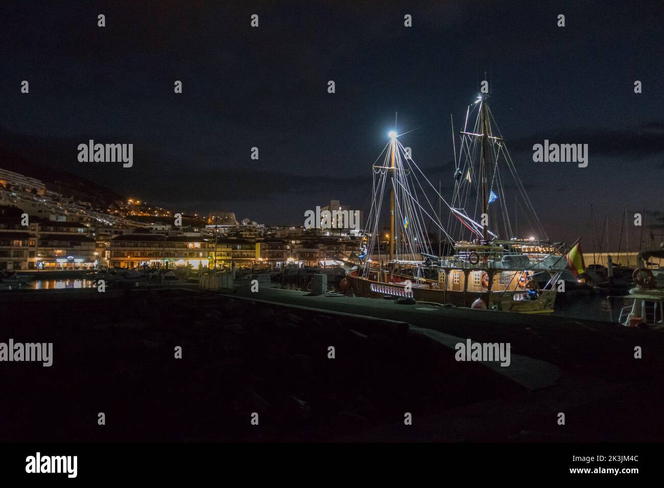 Port de Los Gigantes la nuit. Ténérife, Espagne Banque D'Images