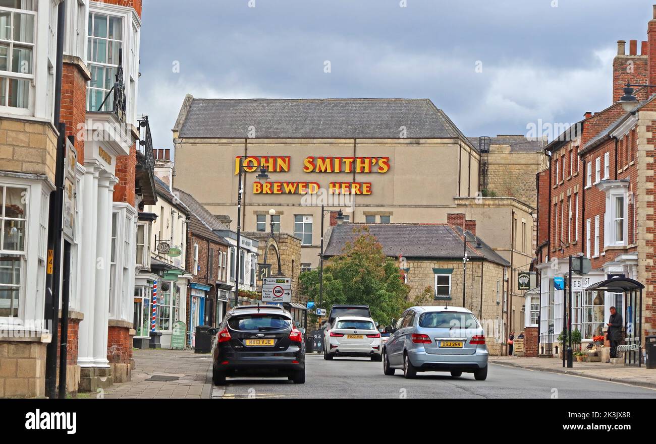 John Smiths a brassé ici, signe dans Tadcaster High Street, North Yorkshire, Angleterre, Royaume-Uni, LS24 9AP, Maintenant détenu par Heineken Banque D'Images