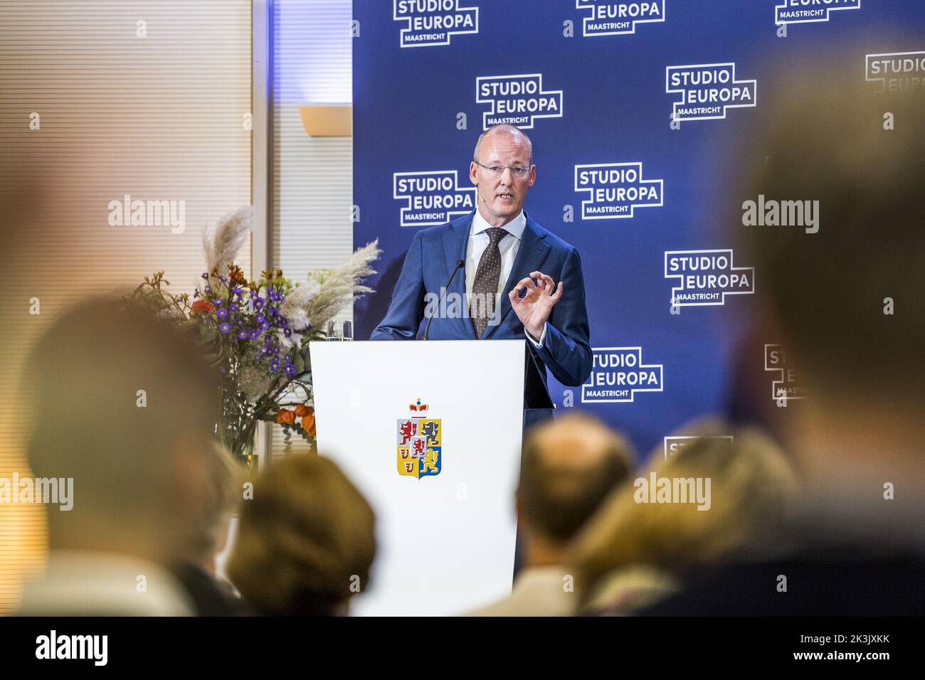 2022-09-27 15:04:40 MAASTRICHT - le Président Klaas Knot de de Nederlandsche Bank donnera une conférence lors d'une conférence sur vingt ans de l'euro. La conférence examinera, entre autres choses, les développements entourant la monnaie unique européenne. ANP MARCEL VAN HOORN pays-bas - belgique sortie Banque D'Images