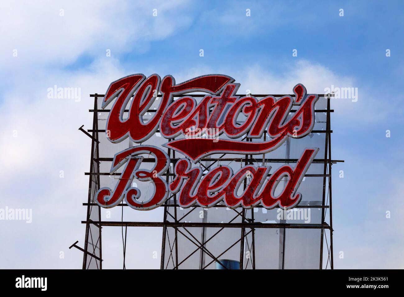 Grand panneau de la boulangerie Weston’s Bread Bakery Kitchener Ontario Canada. Banque D'Images