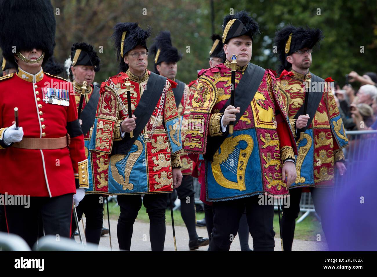 Funérailles de la Reine Elizabeth II 19 septembre 2022, long Walk Windsor Berkshire Angleterre Royaume-Uni. . Procession militaire. Protocole royal, monarchie, famille royale, monarque régnant. Le règne de la reine Elizabeth II accède au trône en 1952, British Heritage Banque D'Images