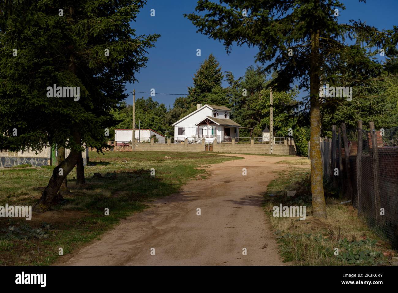 Village dispersé de Guilleries et Vallclara dans la région des Guilleries (Osona, Barcelone, Catalogne, Espagne) ESP: Aldea diseminada de las Guilleries Banque D'Images