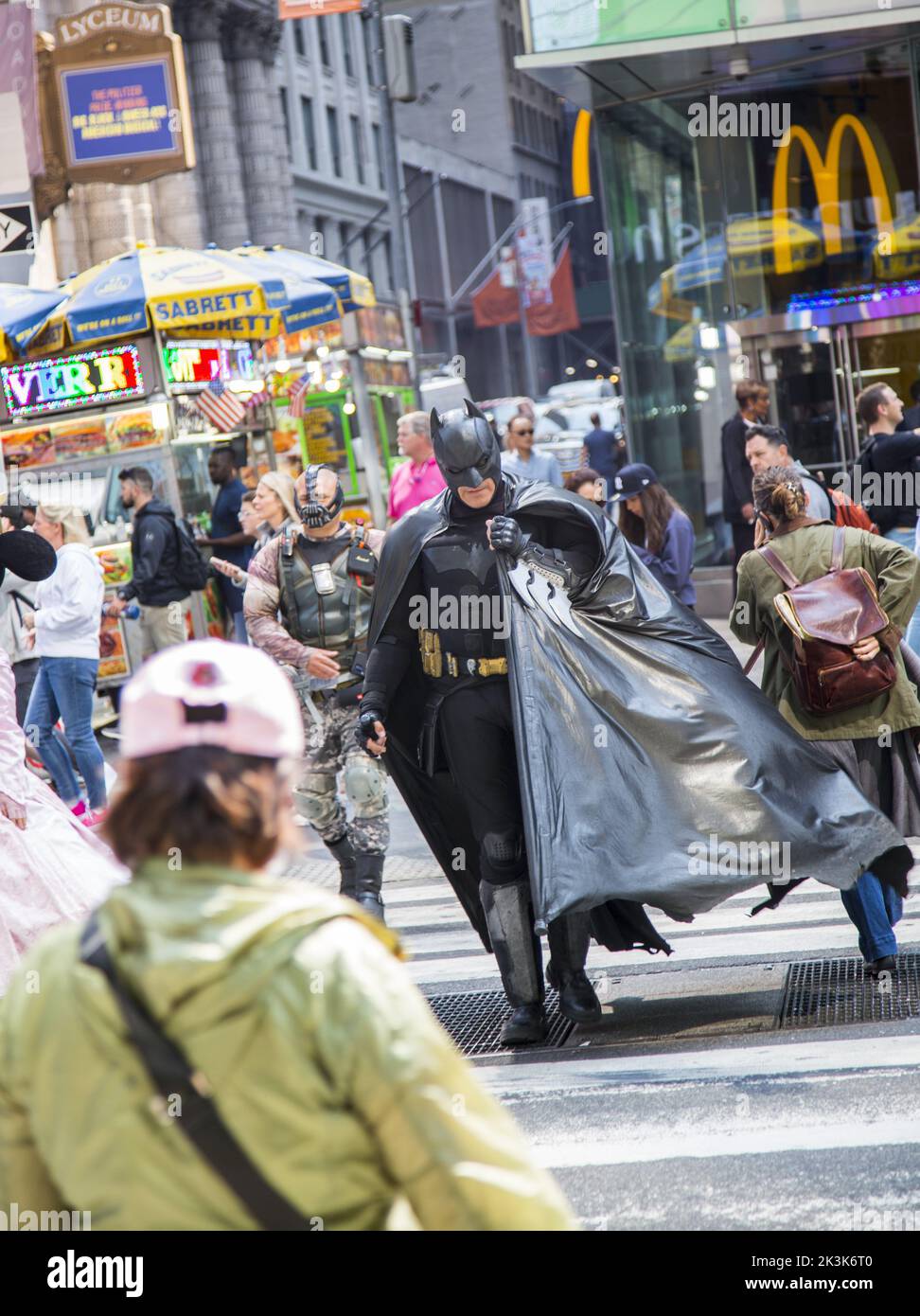 Batman a été repéré dans la rue de Times Square, New York. Banque D'Images