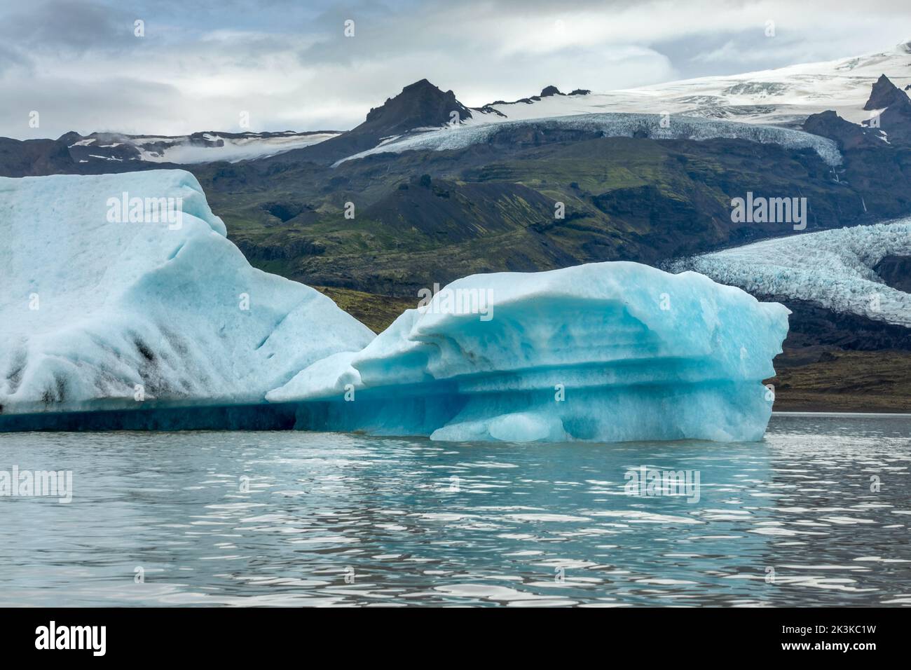 Icebergs dans le lagon du glacier de Fjallsarlon, paysage arctique, Islande Banque D'Images