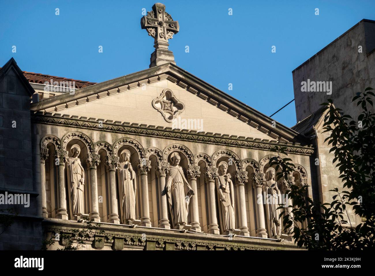 Paroisse catholique romaine de notre Sauveur sur Park Avenue dans le quartier de Murray Hill, New York, États-Unis 2022 Banque D'Images