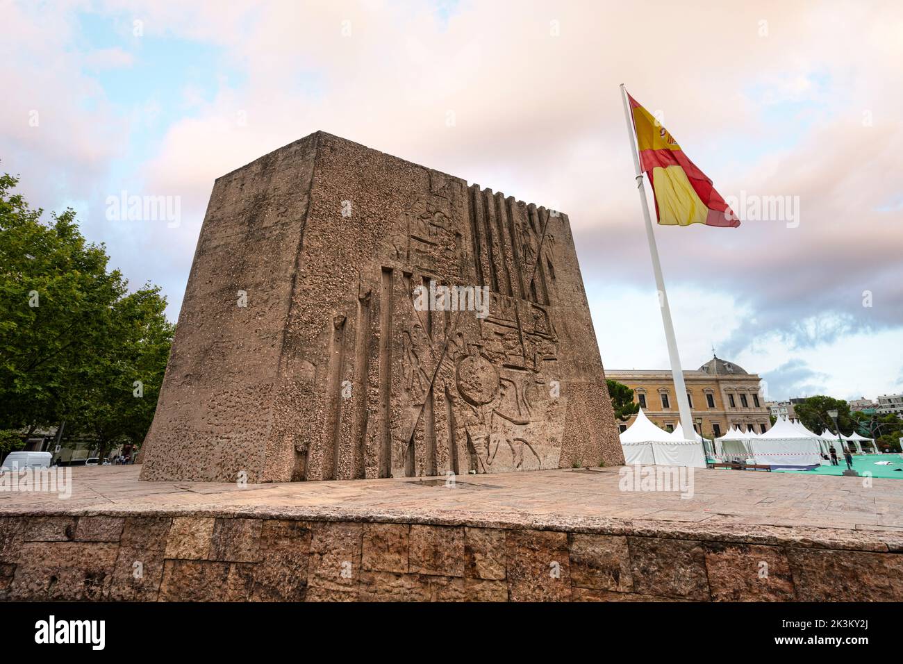 Madrid, Espagne, septembre 2022. Vue sur le monument de découverte de l'Amérique sur la place Cristobal Colon dans le centre-ville Banque D'Images