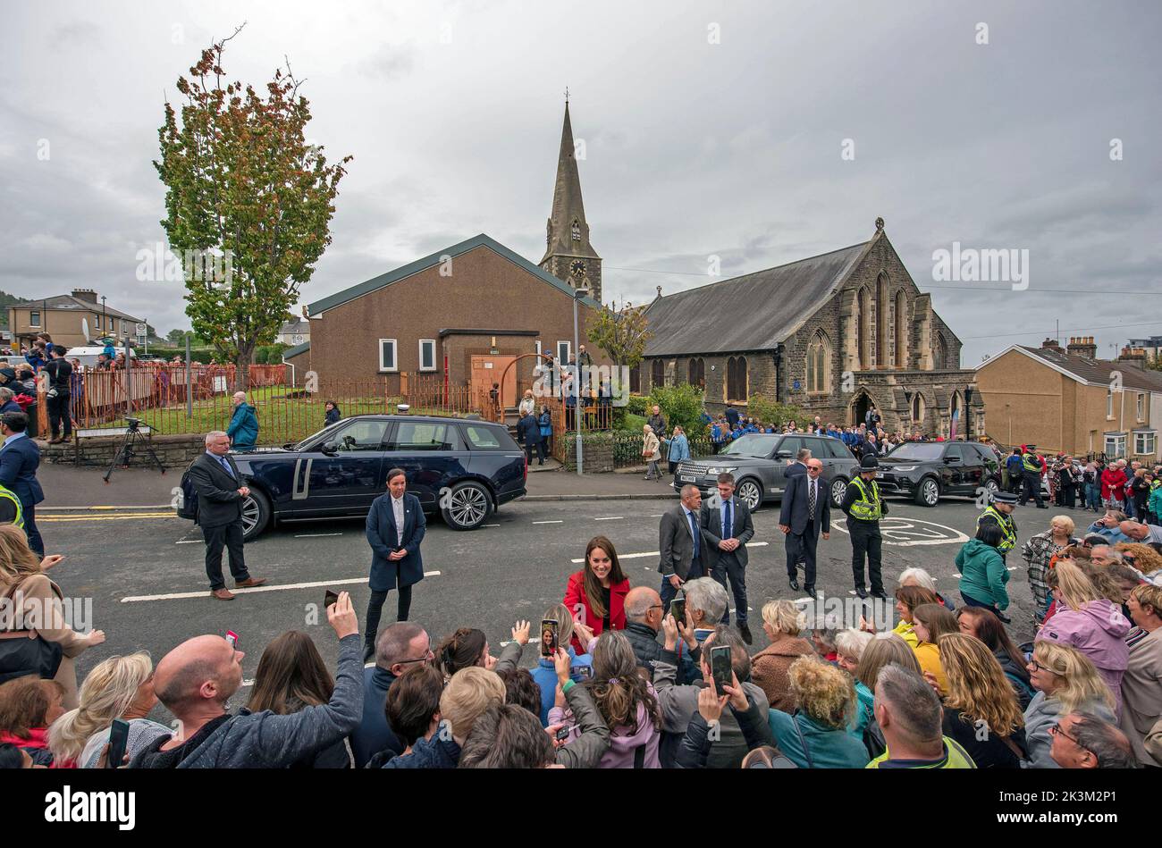 Swansea, Royaume-Uni. 27th septembre 2022. Le Prince William et Catherine Princess du pays de Galles lors de leur visite à Swansea cet après-midi. La paire royale a visité l'église St Thomas à Swansea qui soutient les gens dans la région et à travers Swansea. Credit: Phil Rees/Alamy Live News Banque D'Images