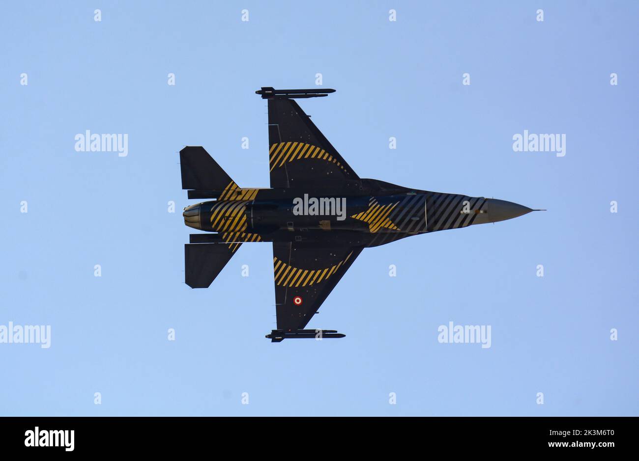 Soloturk Turque F-16 Solo Display Team réalise un spectacle Flare, Airshow au SHG AIRSHOW 2022 Turaf Banque D'Images