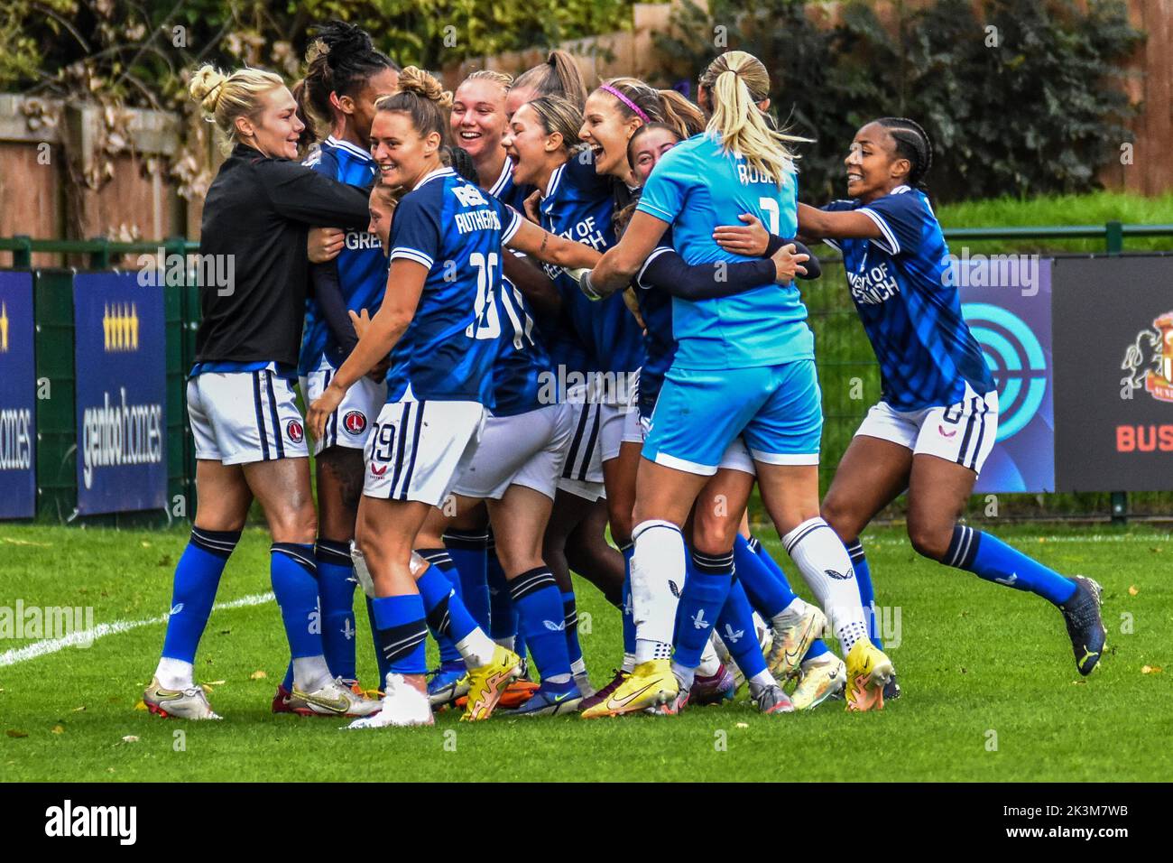 Charlton Athletic Women Players célèbre le but gagnant d'Elisha n'Gow contre Sunderland Women Banque D'Images