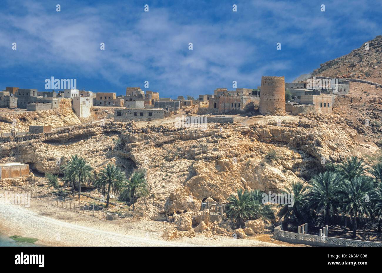 Shab Village, Oman, à l'entrée de Wadi Shab, photographié le 1985 avril. Banque D'Images