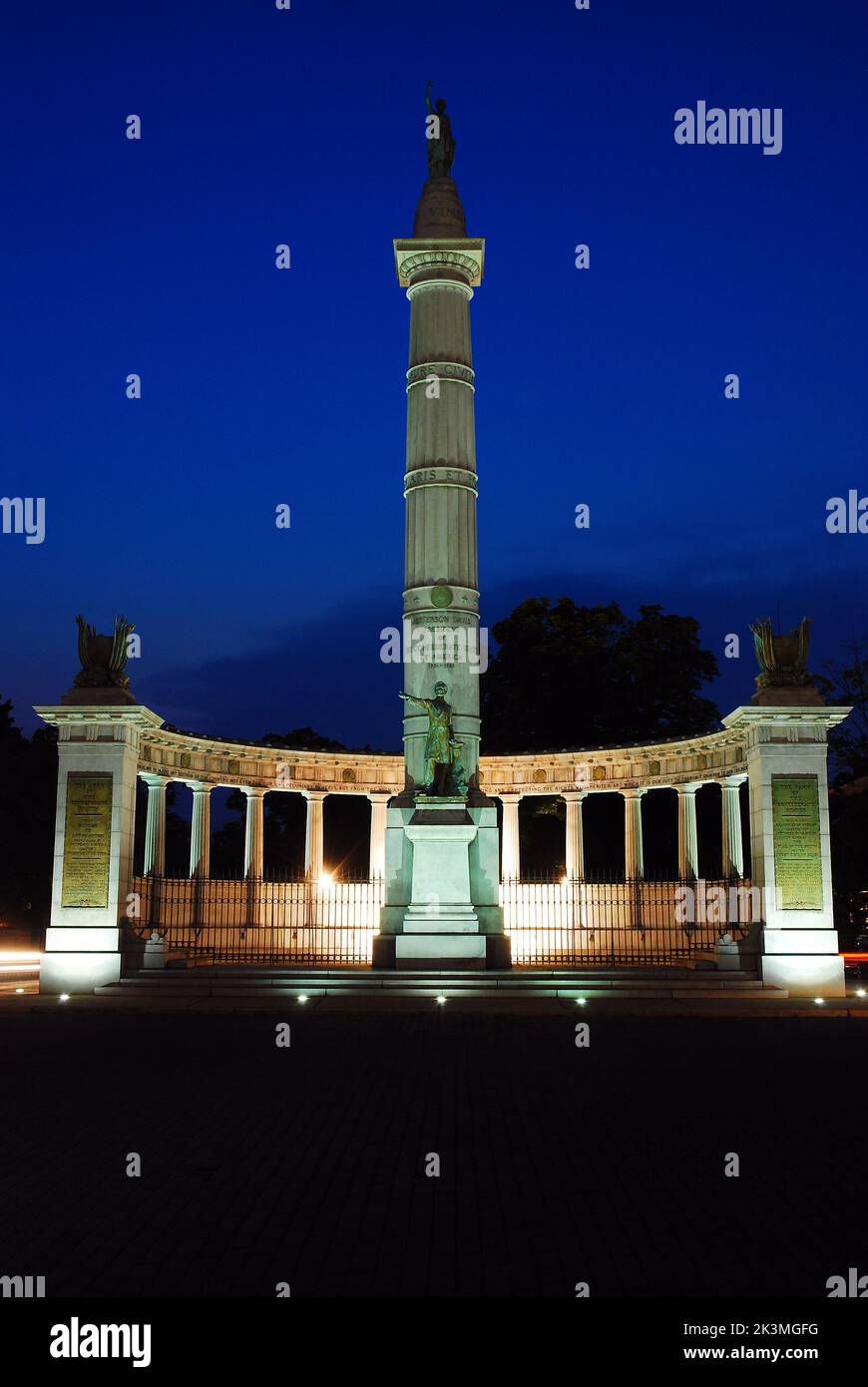 Le Jefferson Davis Memorial se tenait une fois sur Monument Avenue à Richmond, en Virginie. Il a été renversé à la suite des manifestations de George Floyd Banque D'Images