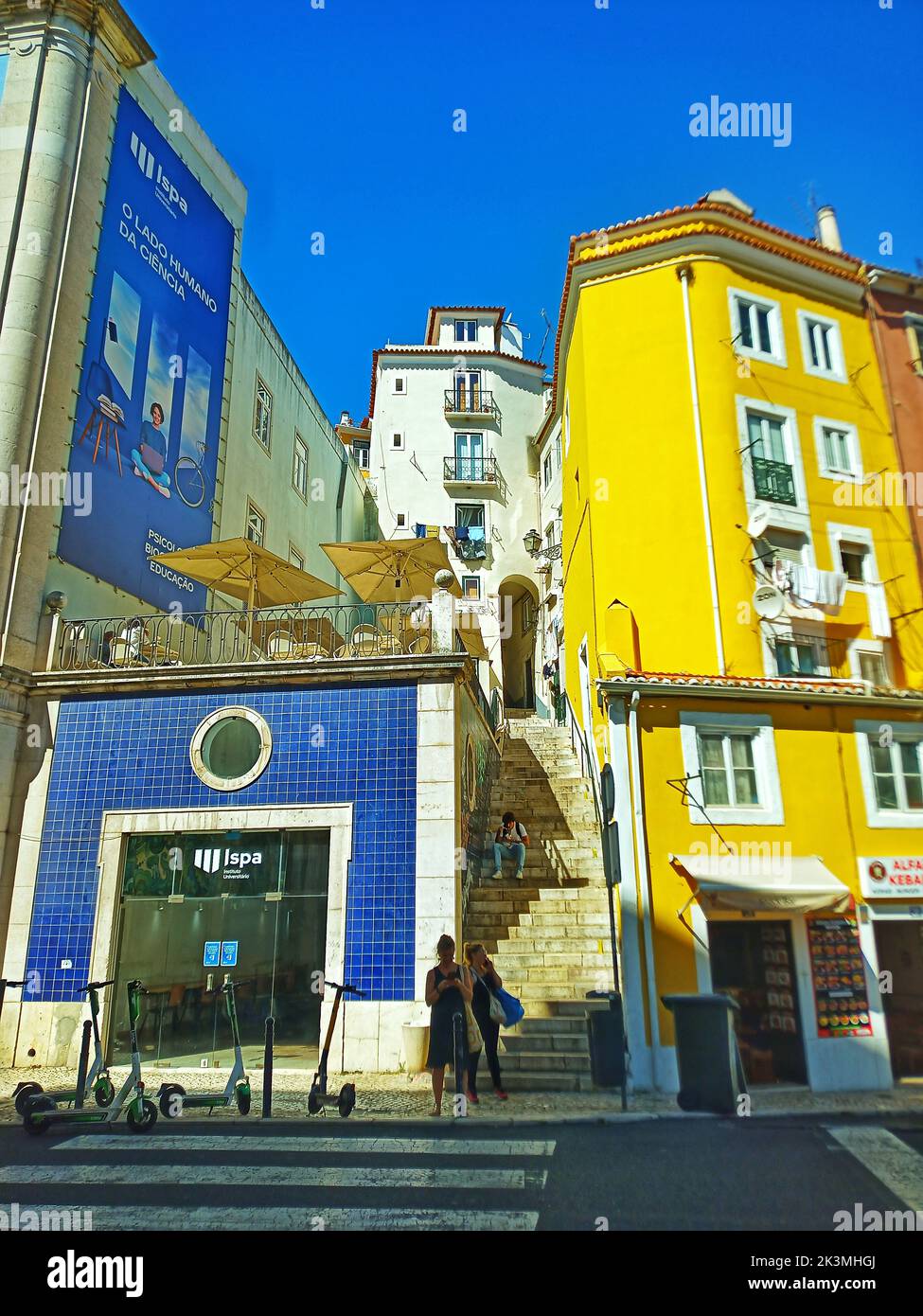touristes dans les rues de lisbonne,rues de lisbonne,lisboa,ville de lisbonne,lisbonne portugal,portugal lisboan,ville portugaise,vieille ville de lisbonne,vieille ville de lisbonne Banque D'Images