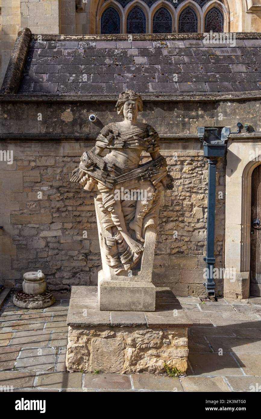 Statues à l'extérieur de l'abbaye de Bath à Bath, Somerset, Royaume-Uni. Banque D'Images