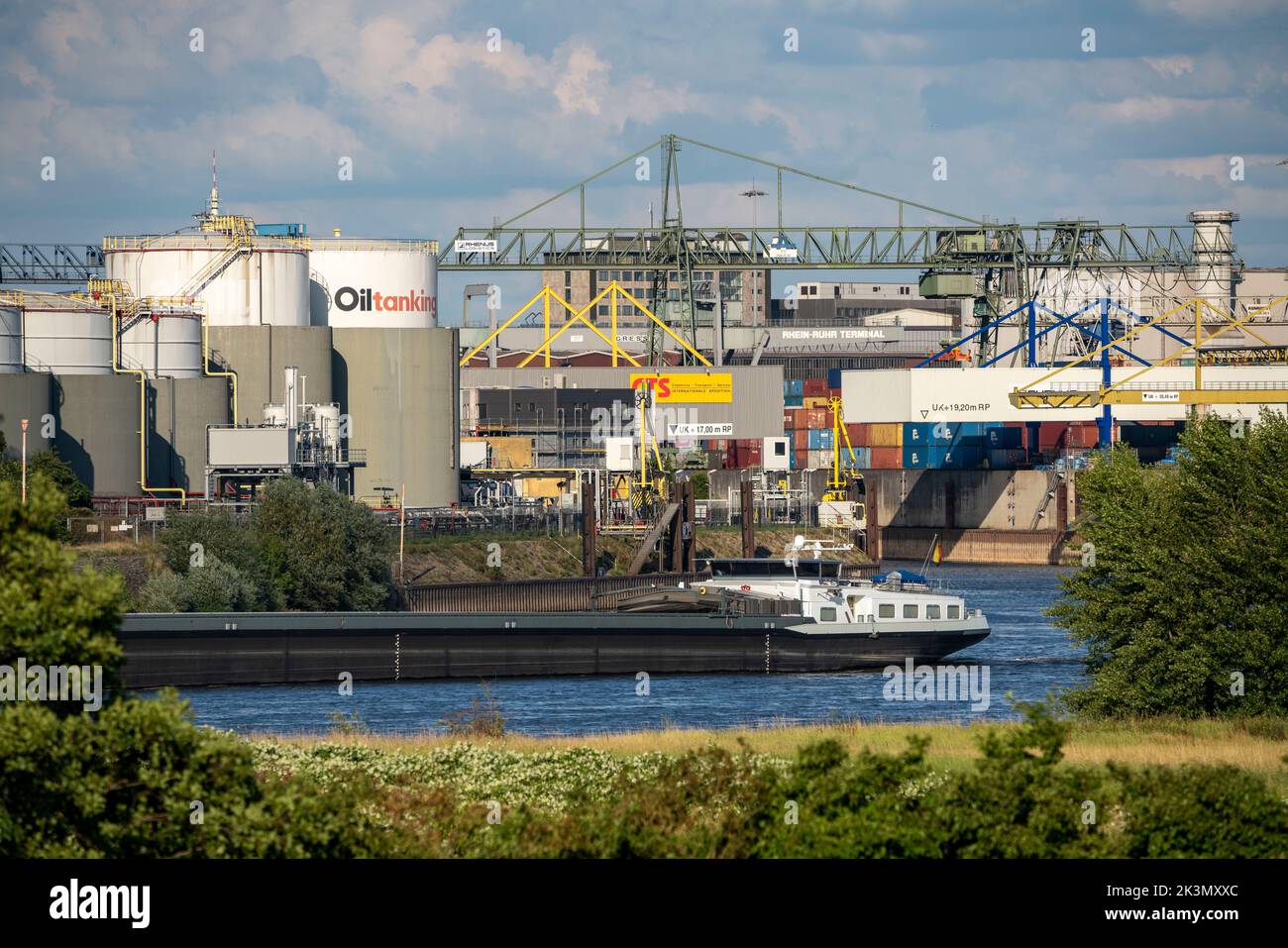 Ports de Duisburg, port extérieur, port parallèle, manutention de conteneurs, sur le Rhin, Cargo, terminal de char d'Oiltanking, Duisburg, NRW, Allemagne Banque D'Images
