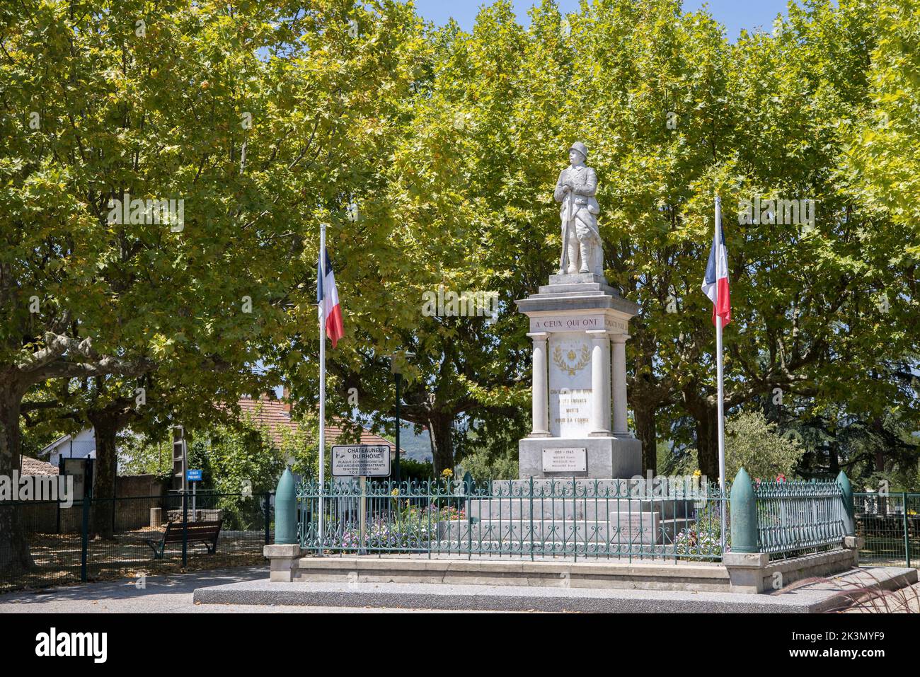 Mémorial de la première guerre mondiale à Châteauneuf-du-Rhône, France Banque D'Images