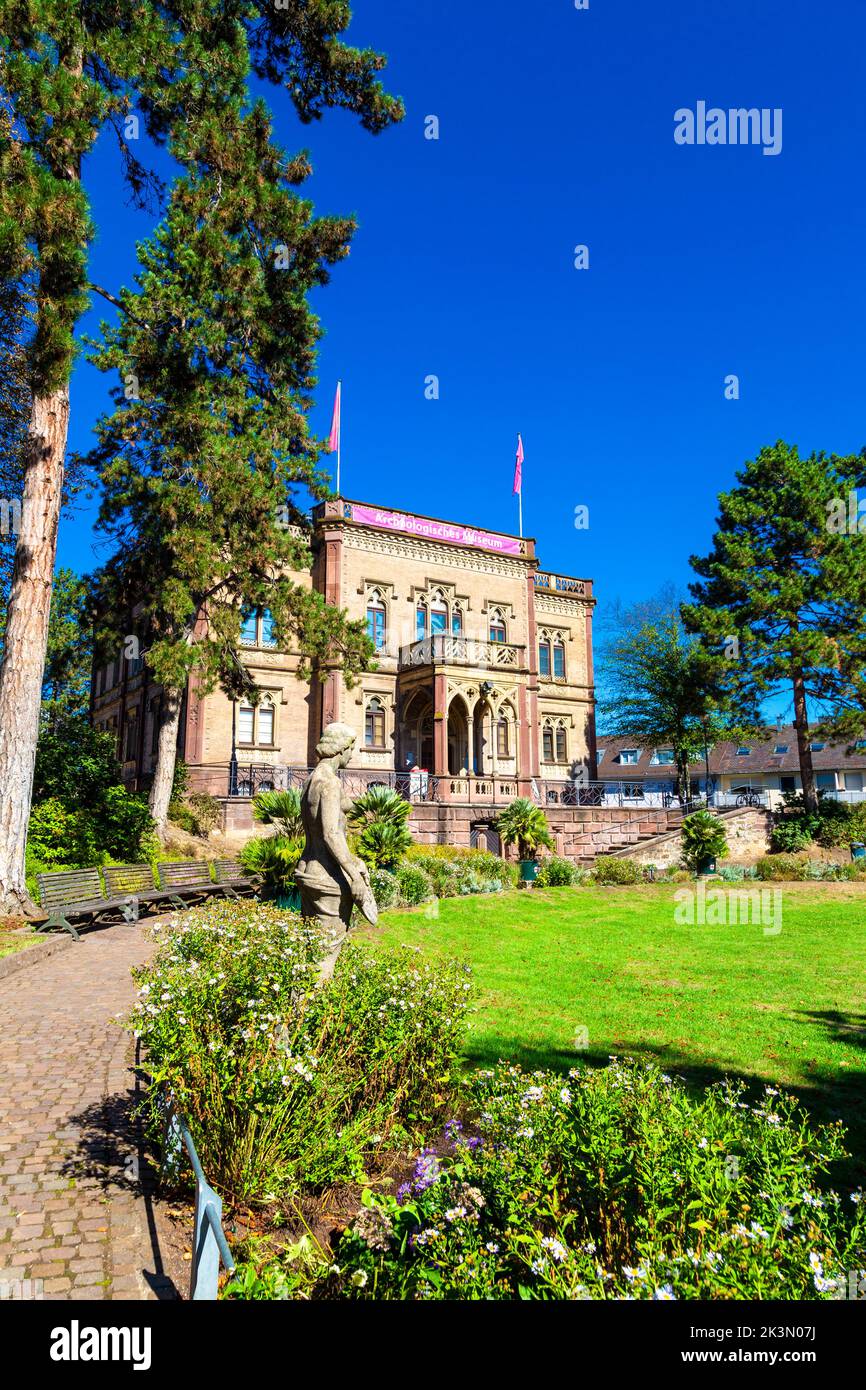 Extérieur du musée archéologique de Colombischlössle situé dans le manoir gothique de style Tudor datant du milieu du siècle 19th, le château de Colombi, Fribourg im Breisgau, en allemand Banque D'Images
